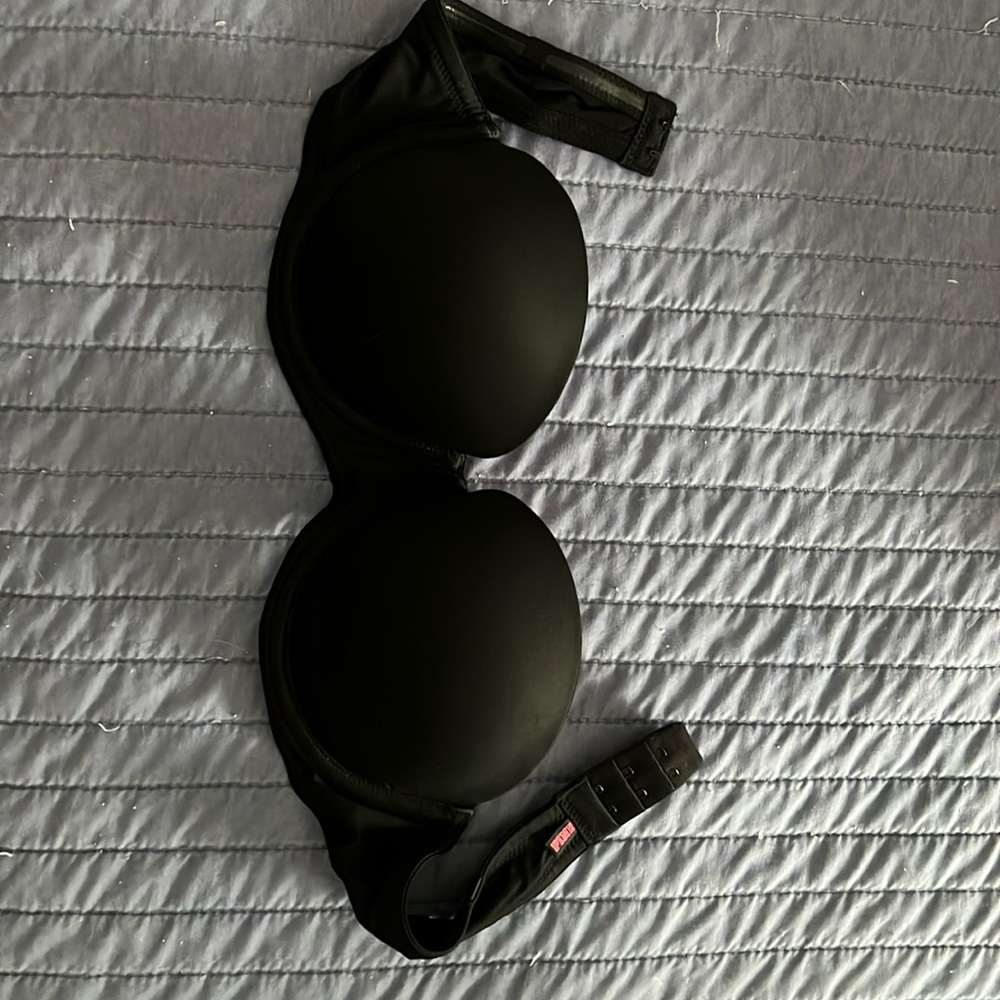 Victoria’s Secret strapless bra